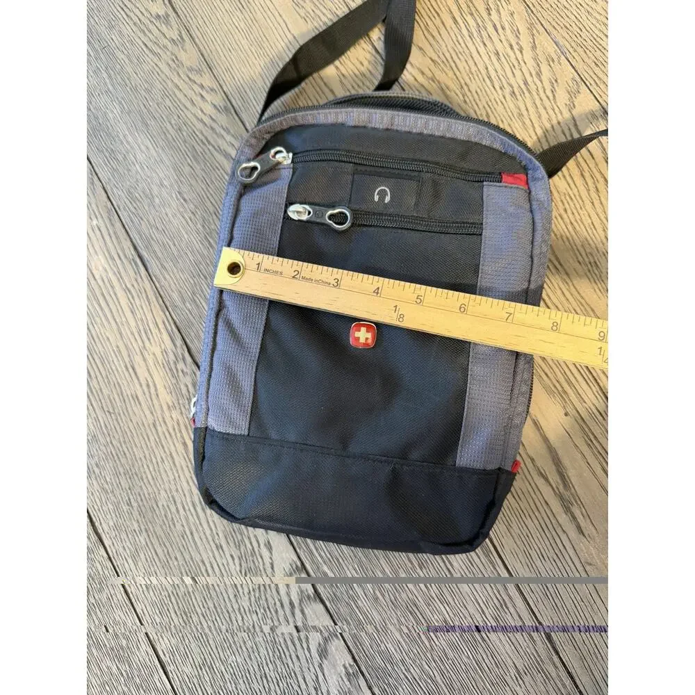 SWISSGEAR SA1092 VERTICAL BOARDING BAG ADJUSTABLE STRAP BLACK/GRAY Travel